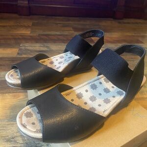 AXXIOM Sandals Womens 9.5 Casual Black Faux Leather Wedge